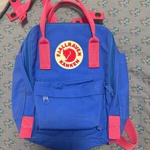 I’m selling a brand new fjallaven bag